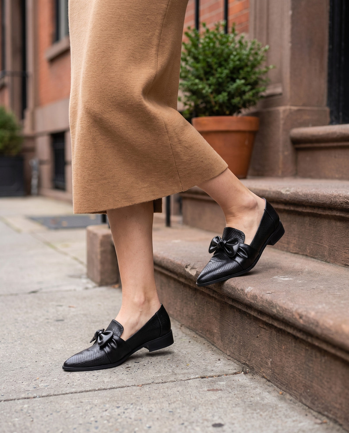 nola-bow-pointed-toe-loafers-women-s-black-snake-embossed-leather-look-flat-shoes 6