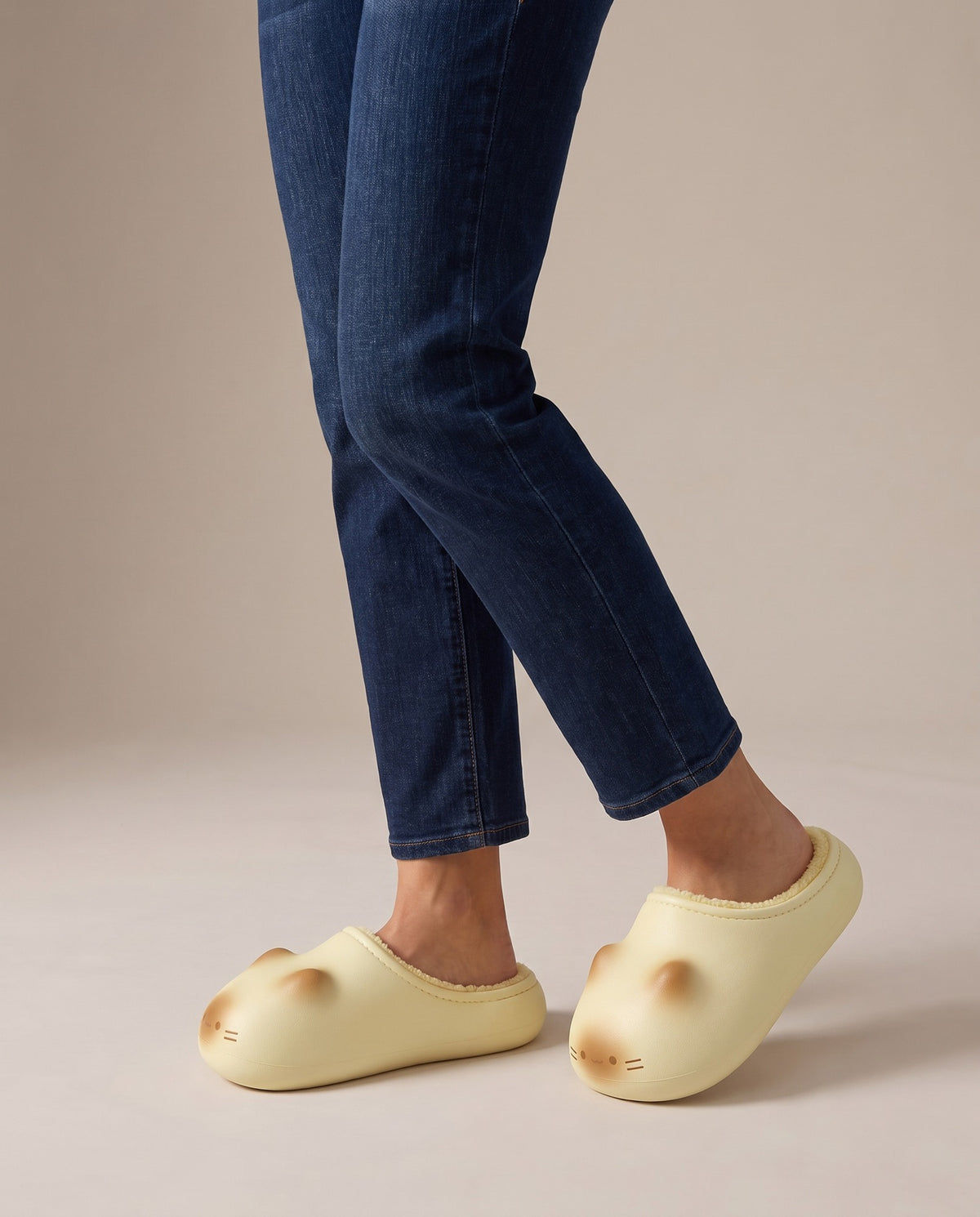 amara-cat-face-clog-slippers-women-s-yellow-fleece-lined-closed-toe-house-slippers 5