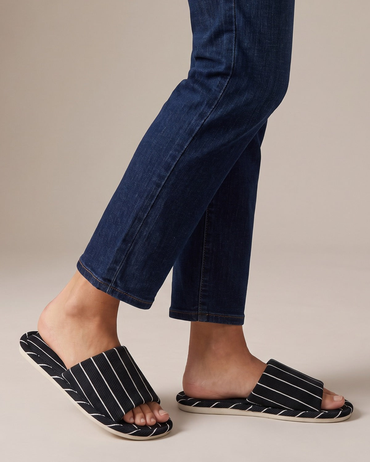 amelia-striped-linen-look-slide-slippers-women-s-black-and-white-open-toe-house-slippers 5