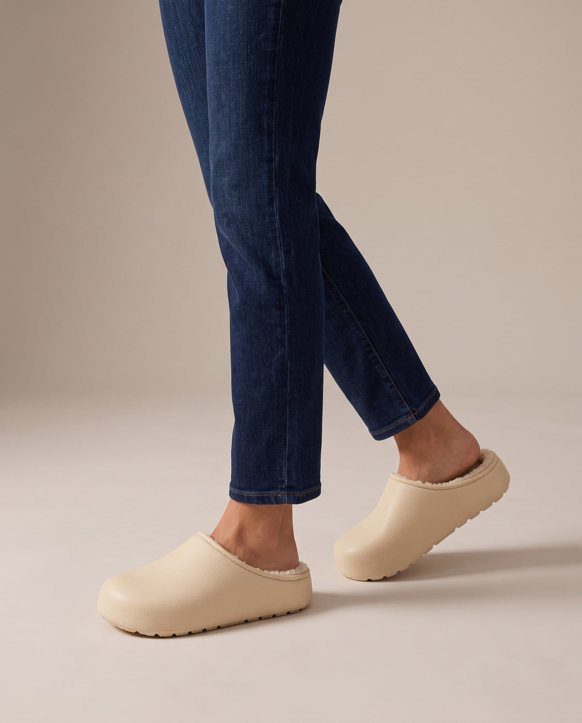 fawn-faux-fur-lined-clog-slippers-women-s-beige-closed-toe-house-slippers 5