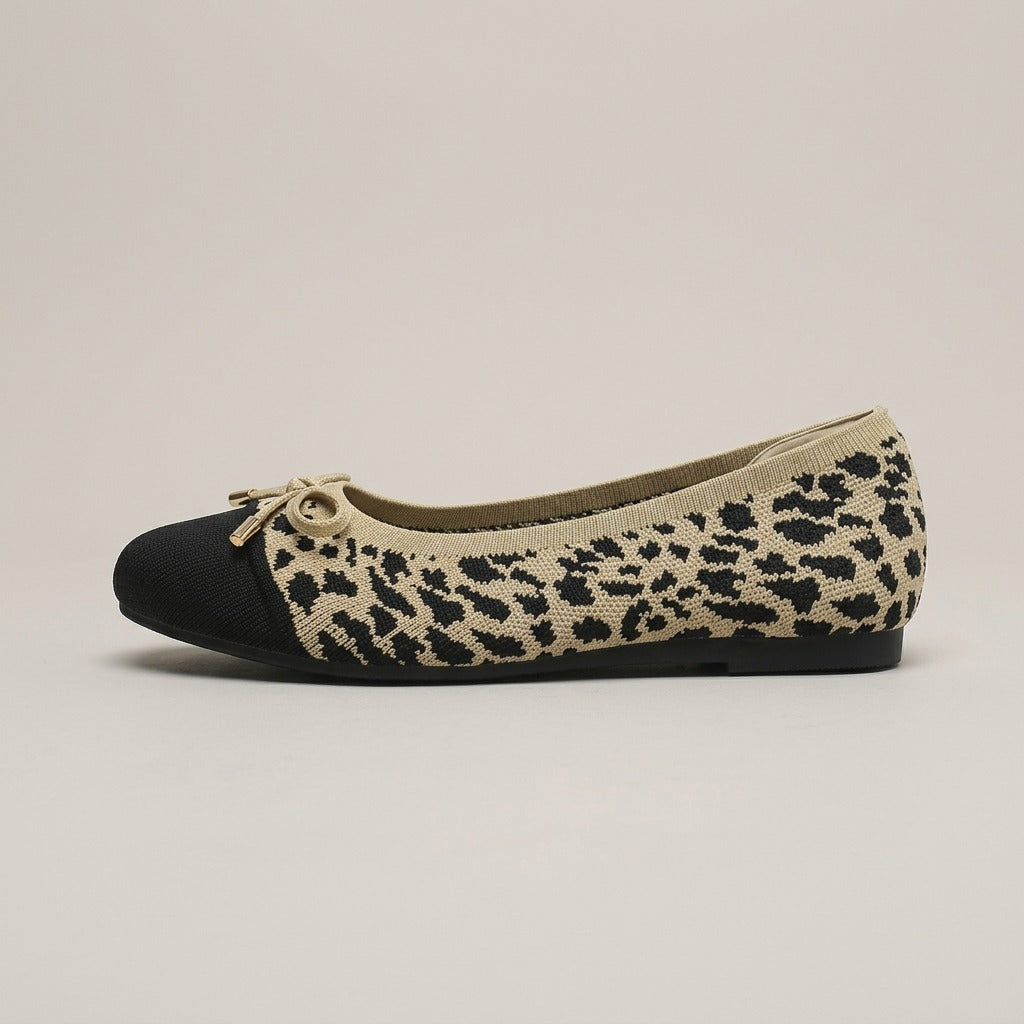 Isla leopard knit flat, side view