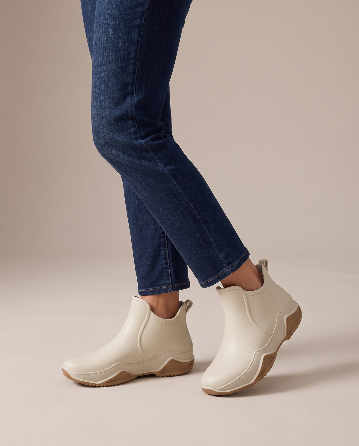 lumi-pull-on-rubber-look-ankle-boots-women-s-cream-wavy-sole-slip-on-booties 5