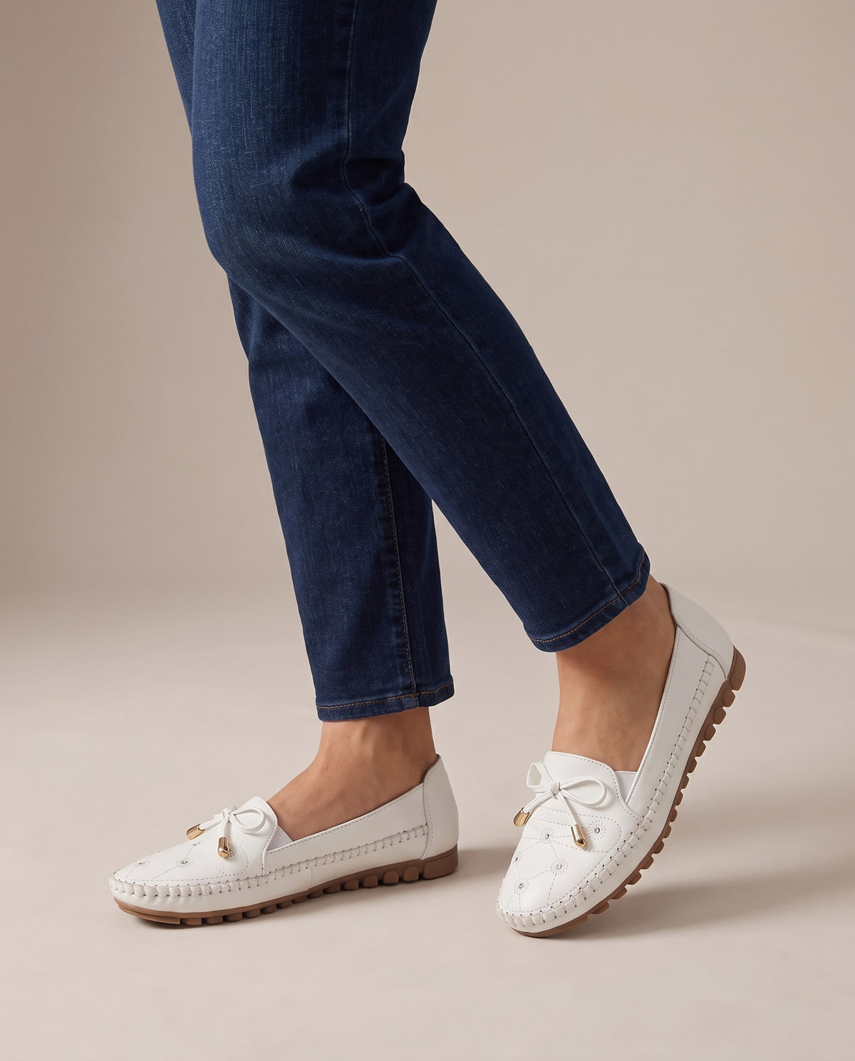 molly-bow-moccasin-loafers-women-s-white-leather-look-embroidered-flat-loafers 5