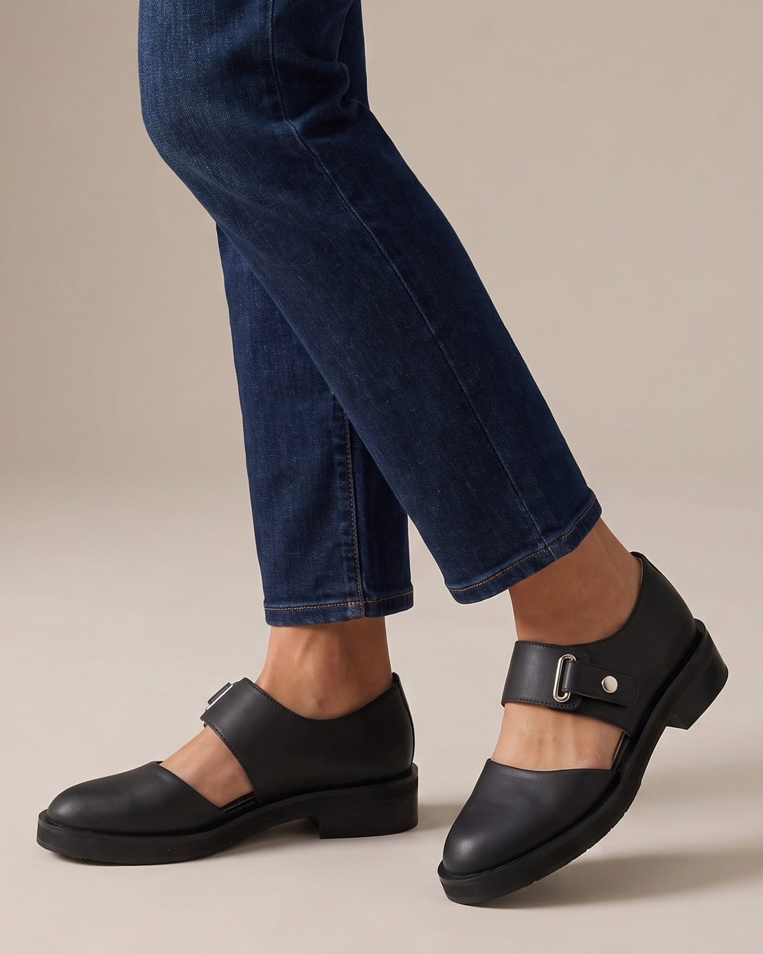 romy-wide-strap-buckle-mary-jane-shoes-women-s-black-chunky-platform-mary-janes 5